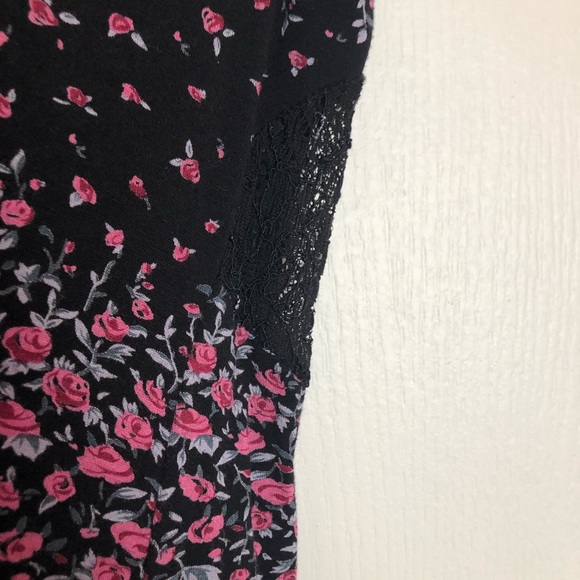 ❗️2/$20❗️ Purple and Black Lace Floral Dress - Picture 5 of 6